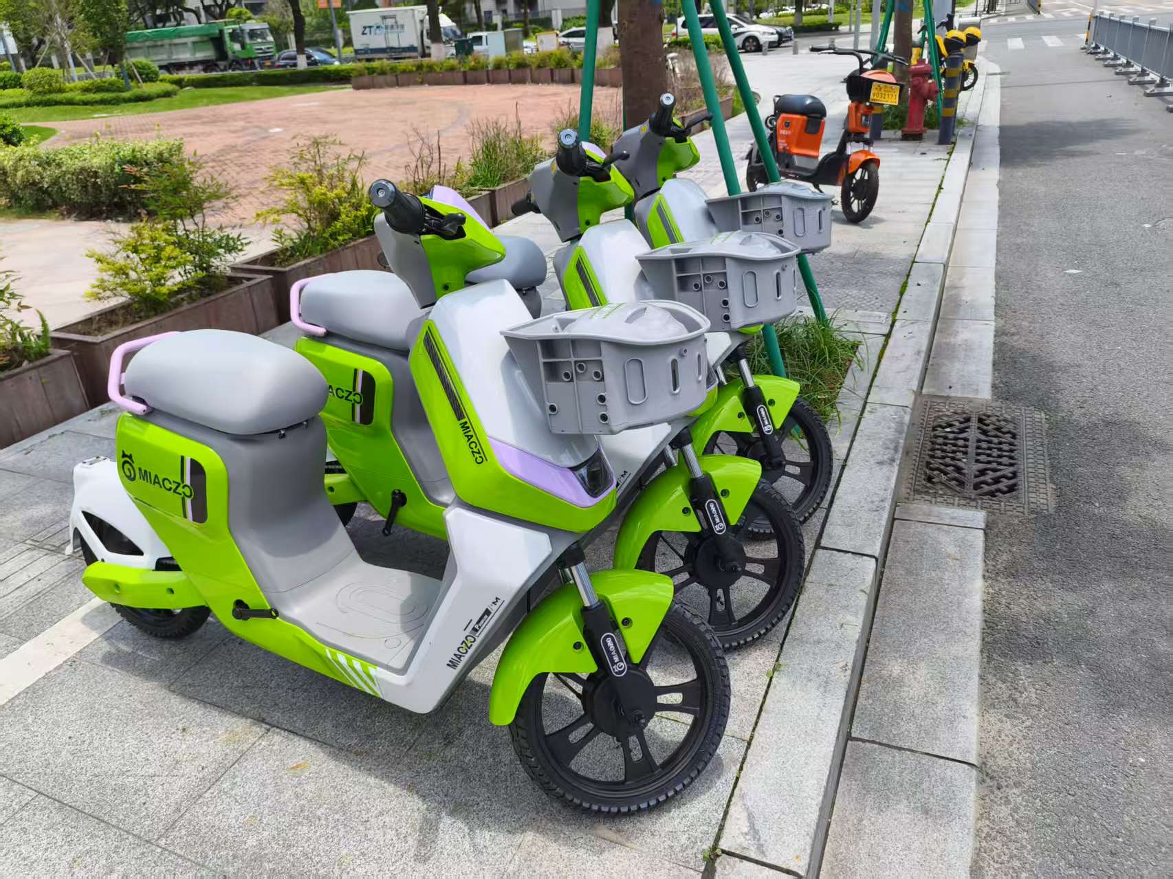 寧波江北街頭出現(xiàn)的喵走出行共享電單車